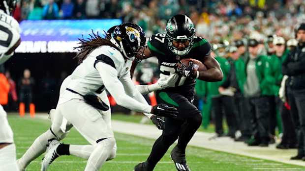 New York Jets RB Zonovan Knight runs against Jacksonville Jaguars